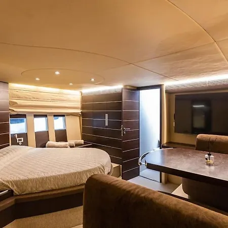 Botel Azimut68s